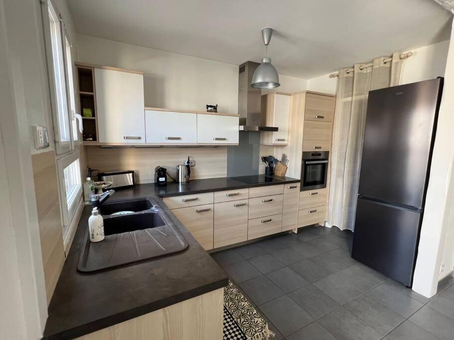Superbe Appartement Avec Parking ลาโรแชล ภายนอก รูปภาพ