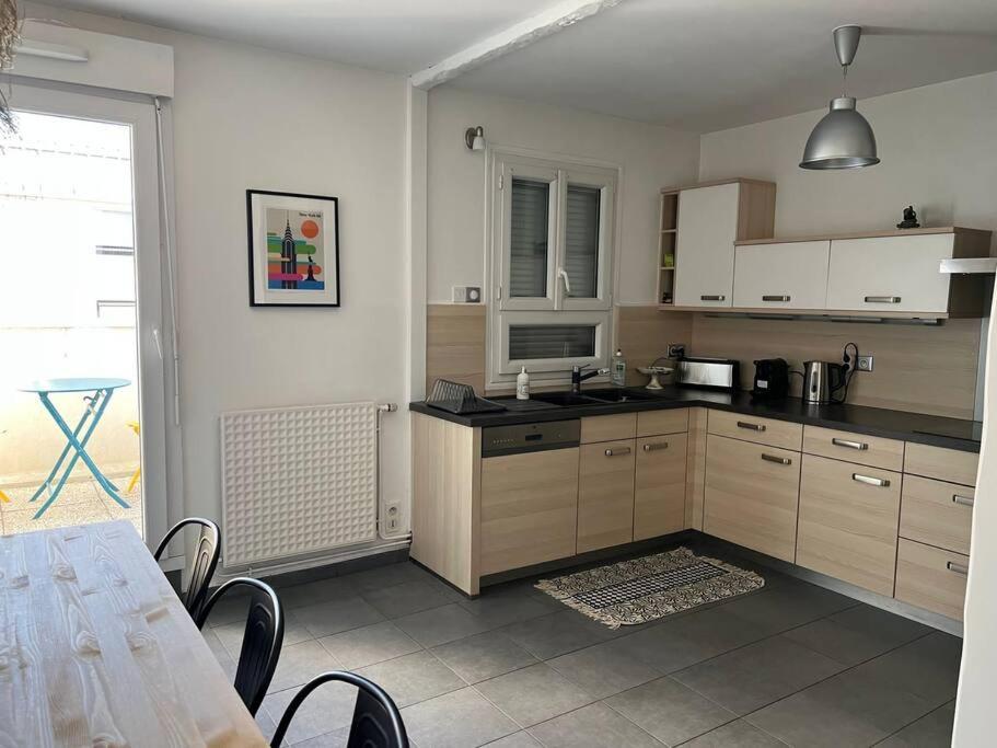 Superbe Appartement Avec Parking ลาโรแชล ภายนอก รูปภาพ